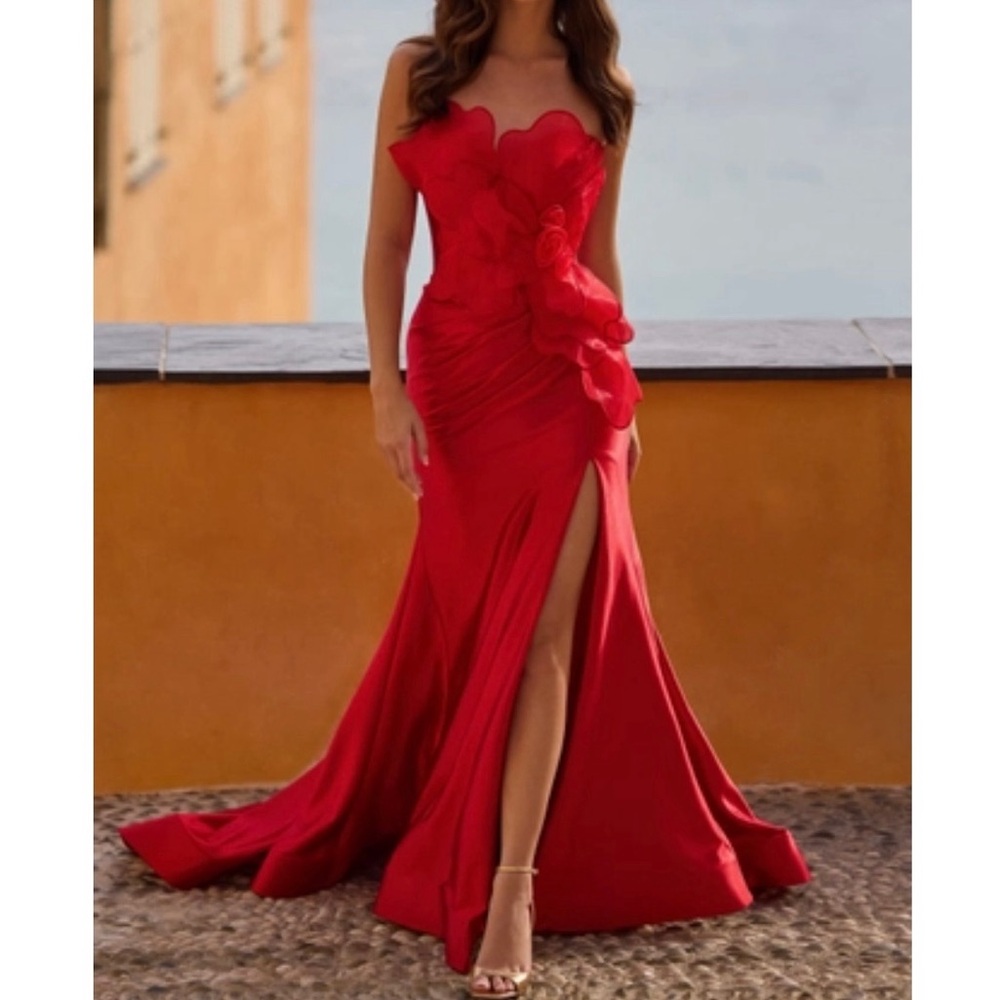 Sherri Hill Style: #57094 SOLD OUT EVERYWHERE ‼️